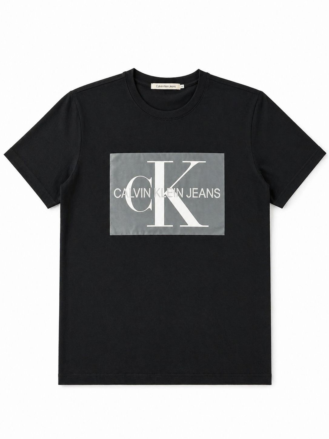 Relaxed Logo T-shirt - Pride (Calvin Klein)