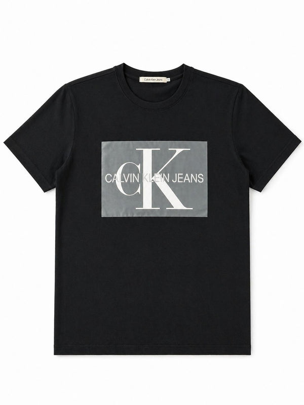 Relaxed Logo T-shirt - Pride (Calvin Klein)